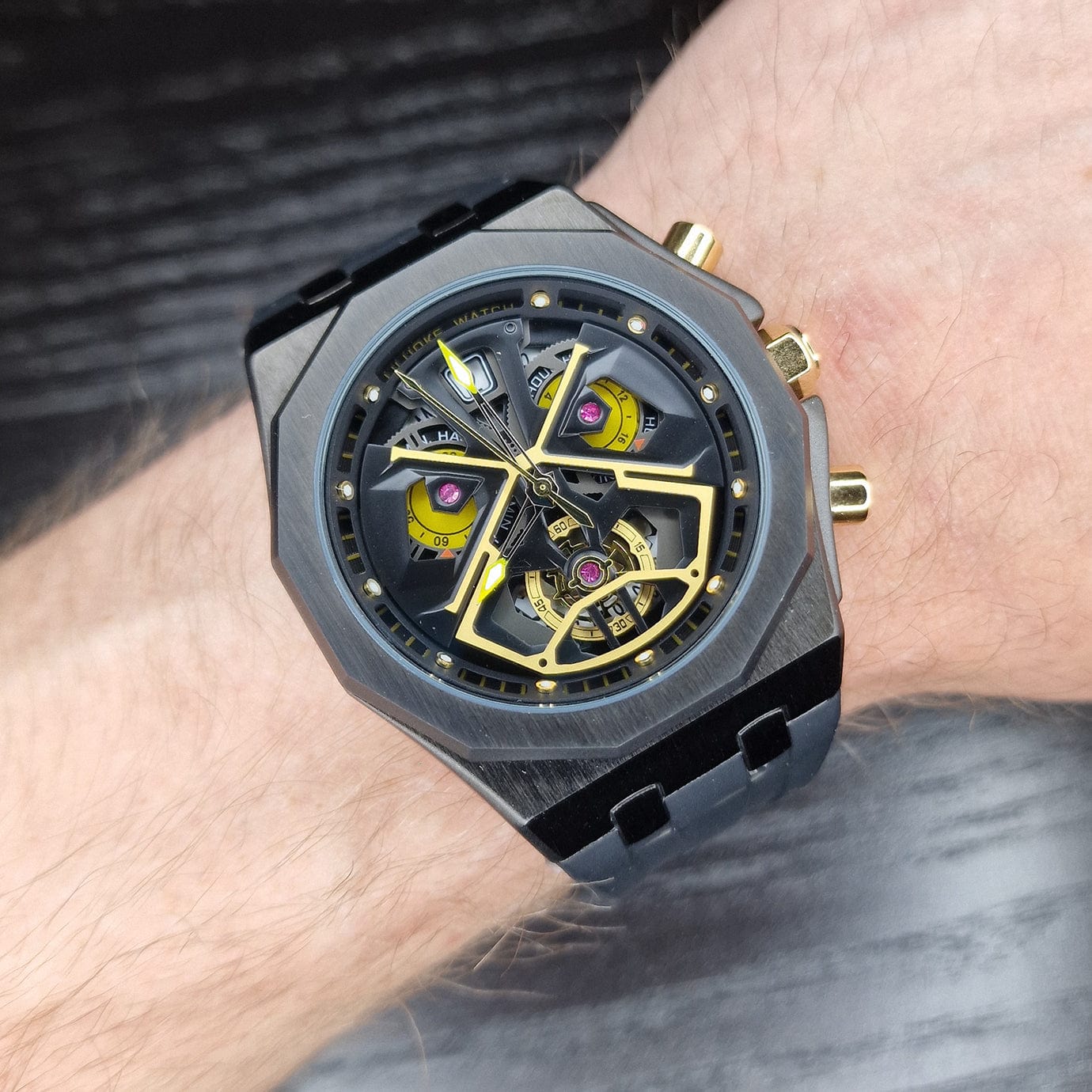 The Voyager Elite - Black Gold (42mm) - Magnus Watch